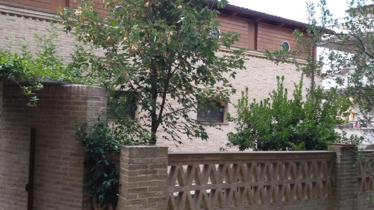 Tre cammelli in collina Villa Montesilvano Marina Esterno foto